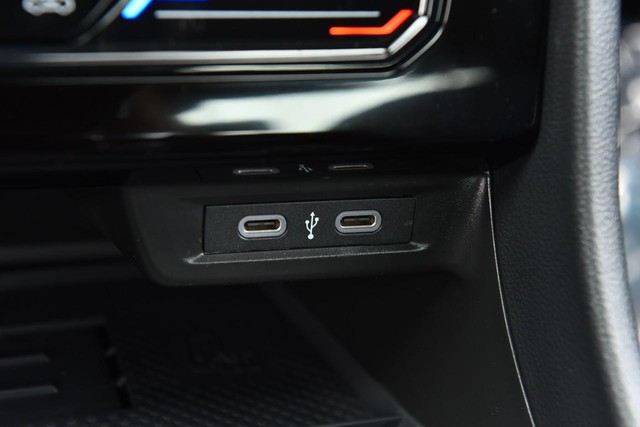 Volkswagen Jetta GLI Vehicle Image 16