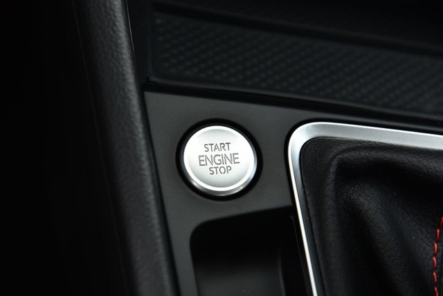 Volkswagen Jetta GLI Vehicle Image 17