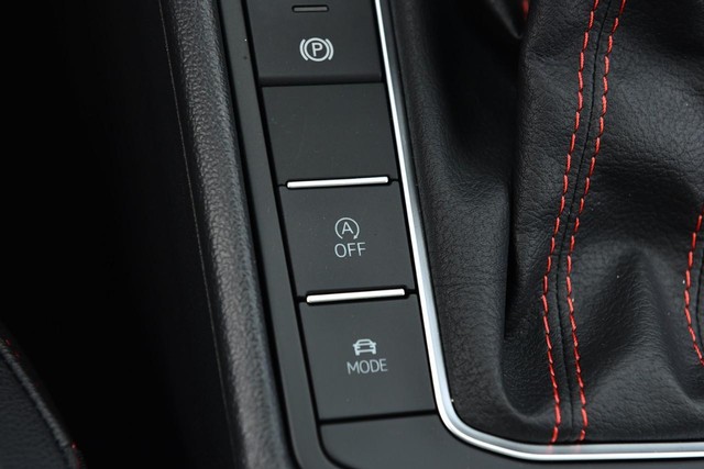 Volkswagen Jetta GLI Vehicle Image 18