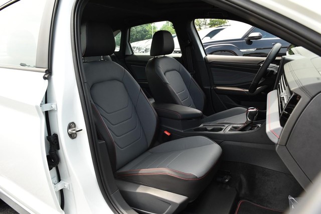 Volkswagen Jetta GLI Vehicle Image 21
