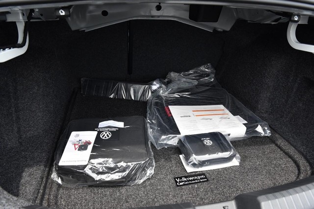 Volkswagen Jetta GLI Vehicle Image 24
