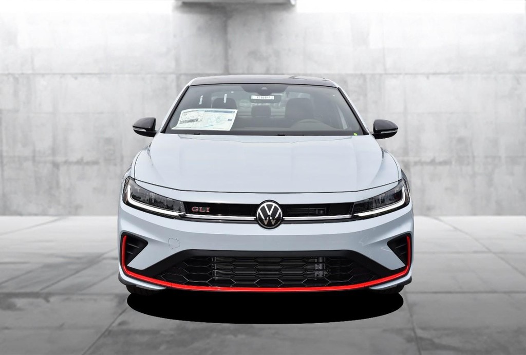 Volkswagen Jetta GLI Vehicle Full-screen Gallery Image 4