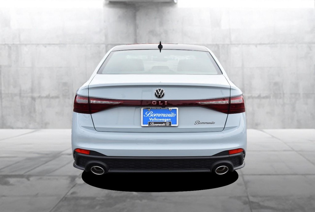Volkswagen Jetta GLI Vehicle Full-screen Gallery Image 6