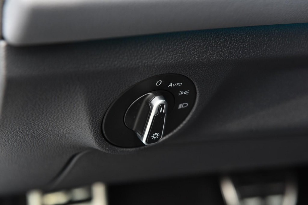 Volkswagen Jetta GLI Vehicle Full-screen Gallery Image 11