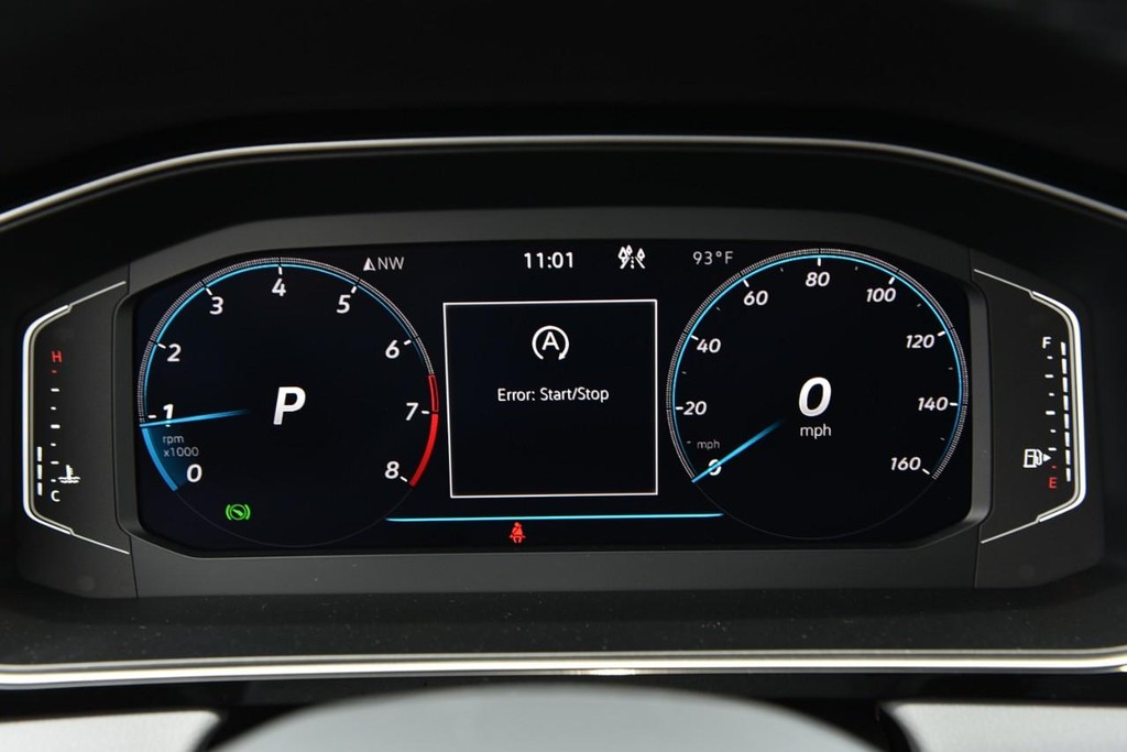 Volkswagen Jetta GLI Vehicle Full-screen Gallery Image 12