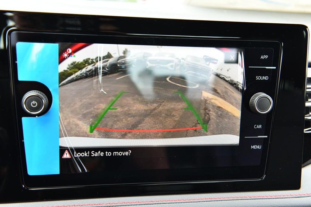 Volkswagen Jetta GLI Vehicle Full-screen Gallery Image 13