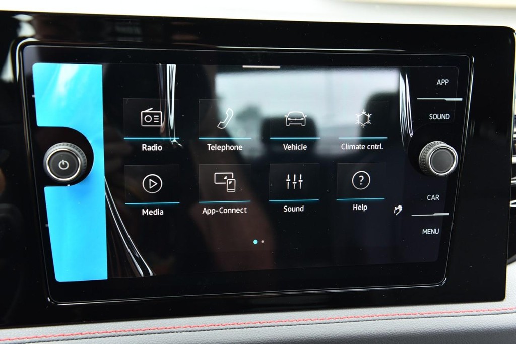 Volkswagen Jetta GLI Vehicle Full-screen Gallery Image 14