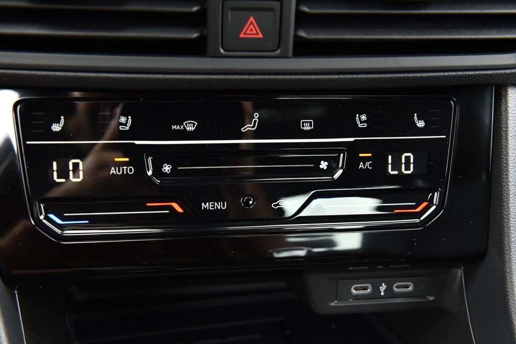 Volkswagen Jetta GLI Vehicle Full-screen Gallery Image 15