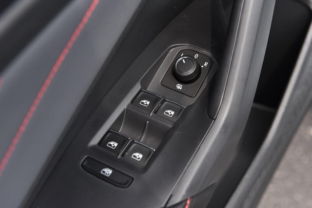 Volkswagen Jetta GLI Vehicle Image 08