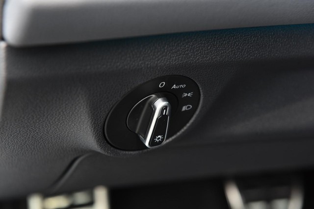 Volkswagen Jetta GLI Vehicle Image 11