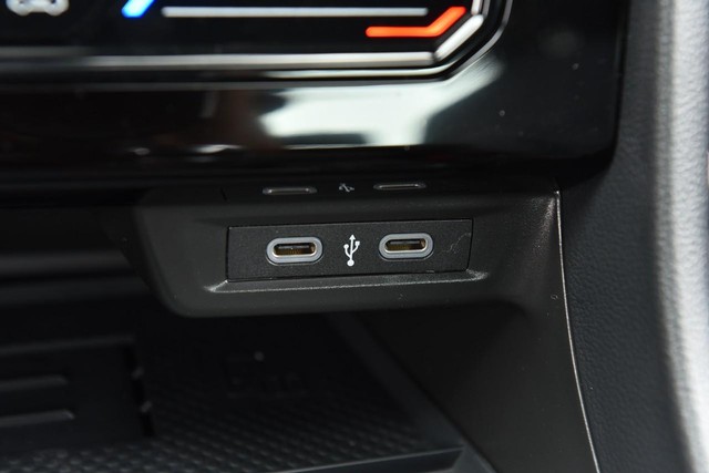 Volkswagen Jetta GLI Vehicle Image 16
