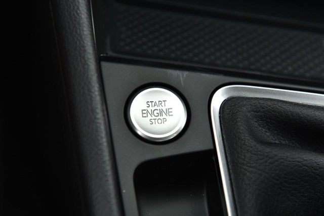 Volkswagen Jetta GLI Vehicle Image 17