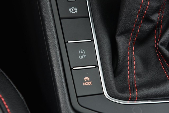 Volkswagen Jetta GLI Vehicle Image 18