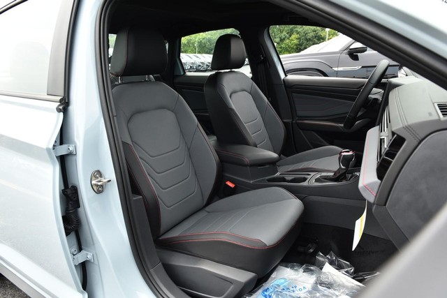 Volkswagen Jetta GLI Vehicle Image 21