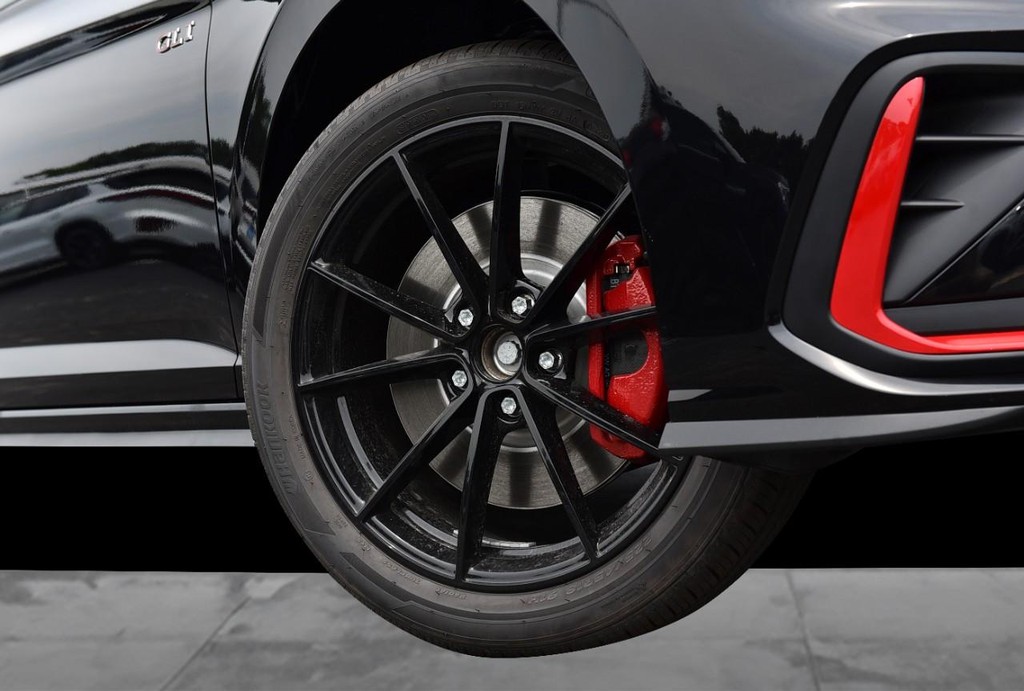 Volkswagen Jetta GLI Vehicle Full-screen Gallery Image 3