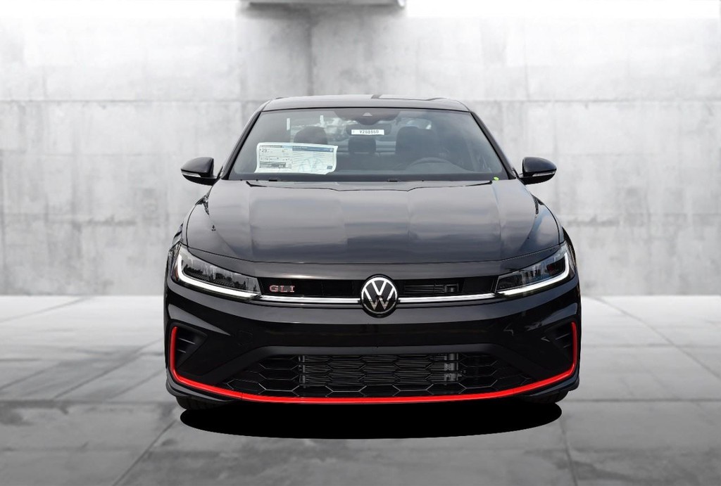 Volkswagen Jetta GLI Vehicle Full-screen Gallery Image 4