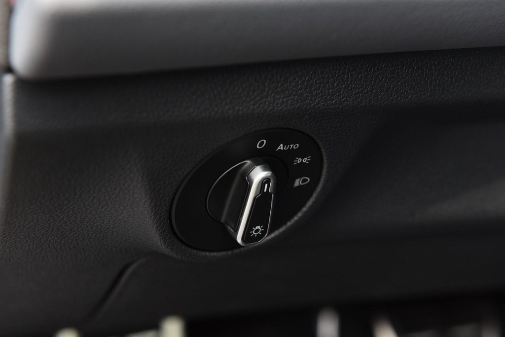 Volkswagen Jetta GLI Vehicle Full-screen Gallery Image 11
