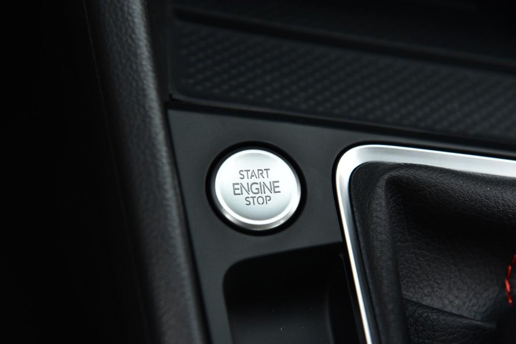 Volkswagen Jetta GLI Vehicle Full-screen Gallery Image 17
