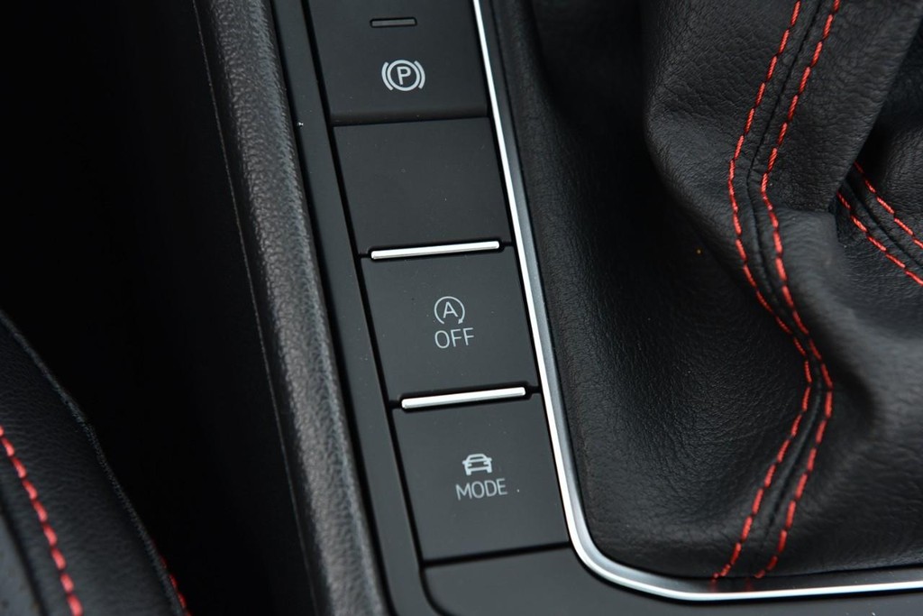 Volkswagen Jetta GLI Vehicle Full-screen Gallery Image 18