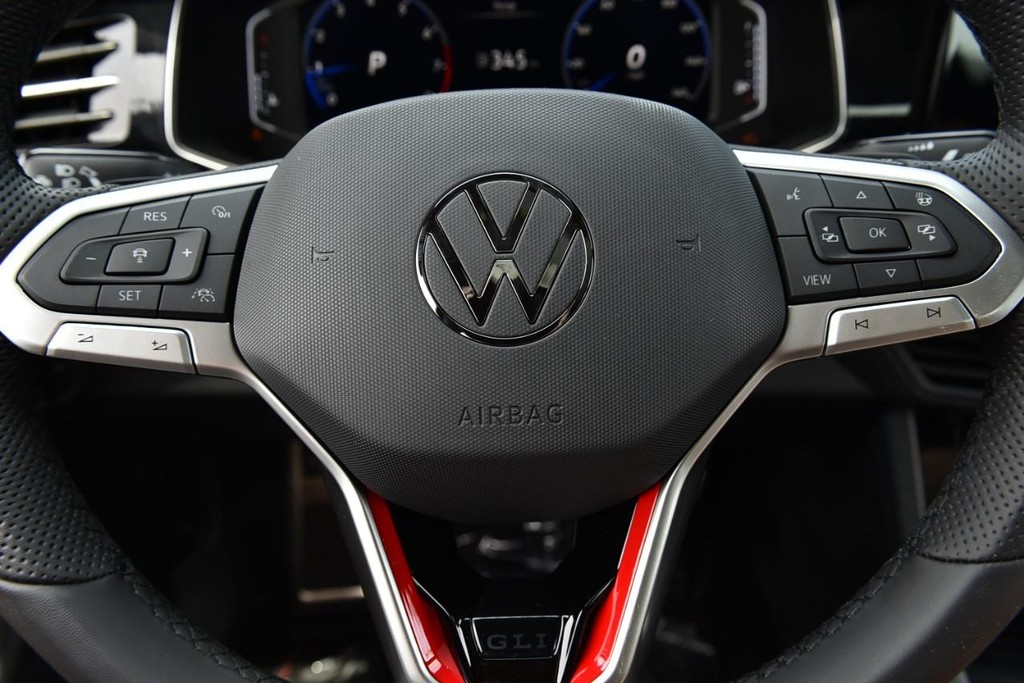 Volkswagen Jetta GLI Vehicle Full-screen Gallery Image 19