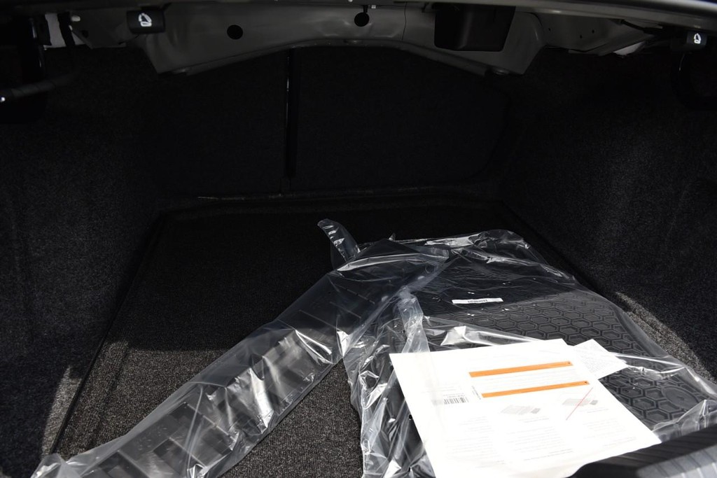 Volkswagen Jetta GLI Vehicle Full-screen Gallery Image 24