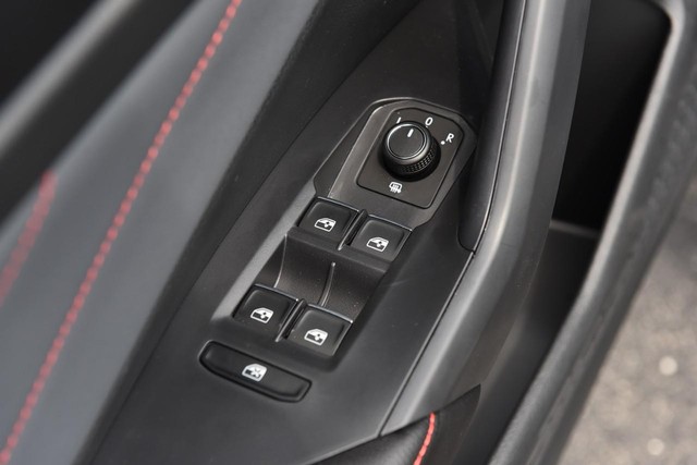Volkswagen Jetta GLI Vehicle Image 08
