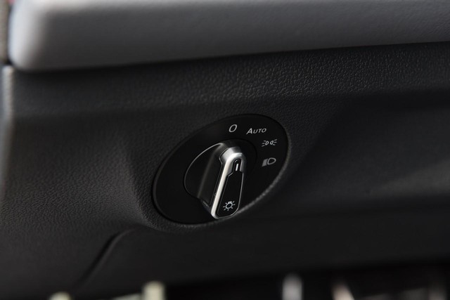Volkswagen Jetta GLI Vehicle Image 11