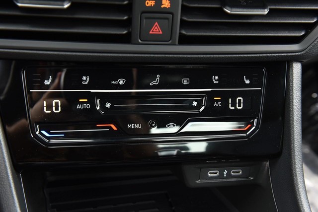 Volkswagen Jetta GLI Vehicle Image 15
