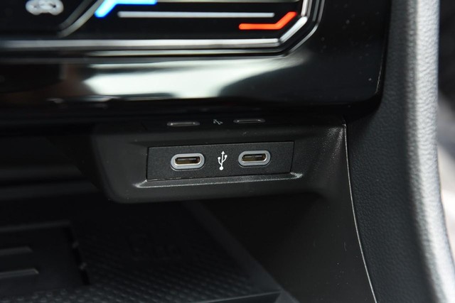 Volkswagen Jetta GLI Vehicle Image 16