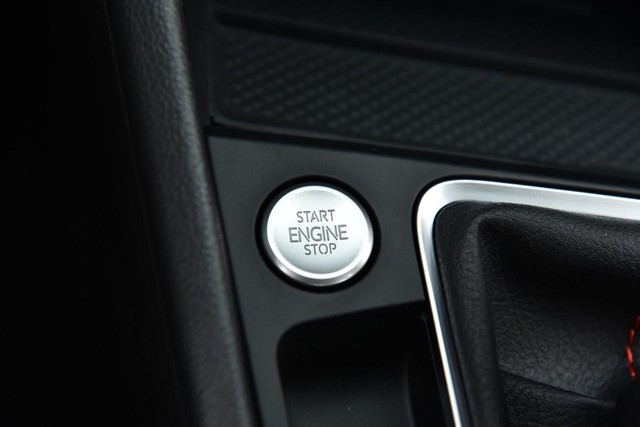 Volkswagen Jetta GLI Vehicle Image 17