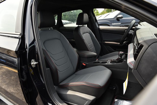 Volkswagen Jetta GLI Vehicle Image 21