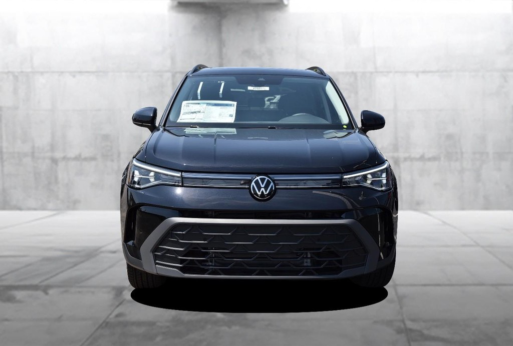Volkswagen Taos Vehicle Full-screen Gallery Image 4