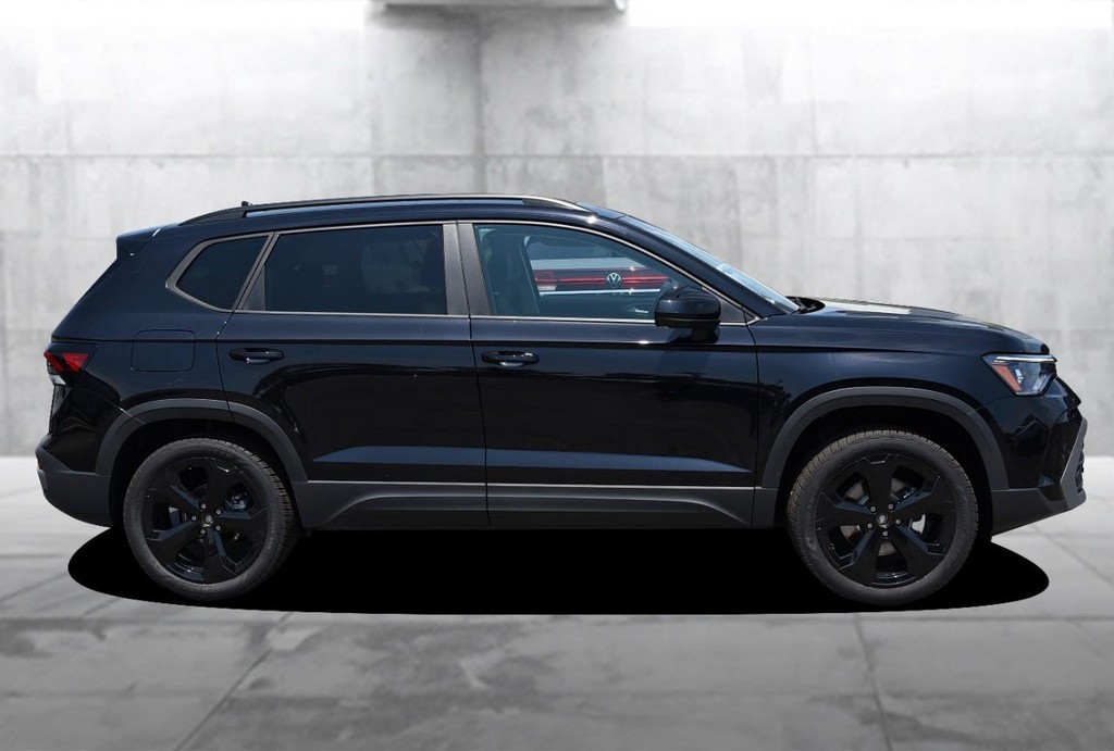 Volkswagen Taos Vehicle Full-screen Gallery Image 5