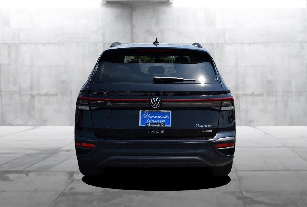 Volkswagen Taos Vehicle Full-screen Gallery Image 6