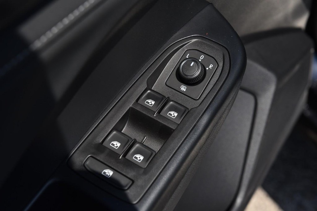 Volkswagen Taos Vehicle Full-screen Gallery Image 8