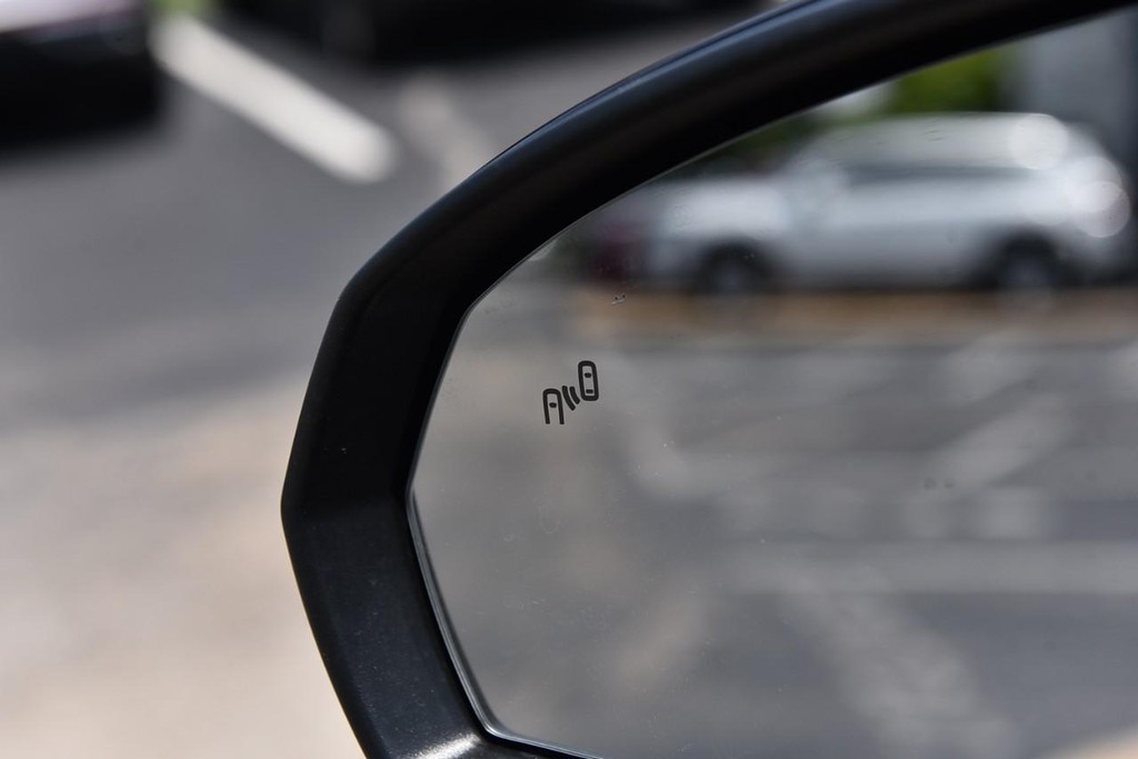 Volkswagen Taos Vehicle Full-screen Gallery Image 9