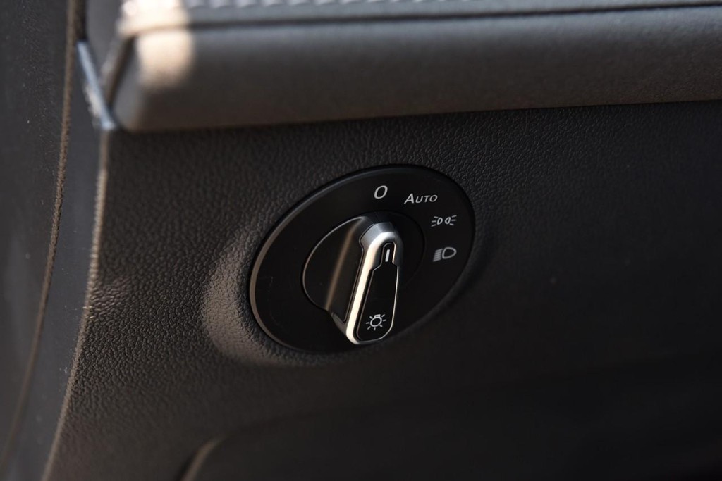 Volkswagen Taos Vehicle Full-screen Gallery Image 10