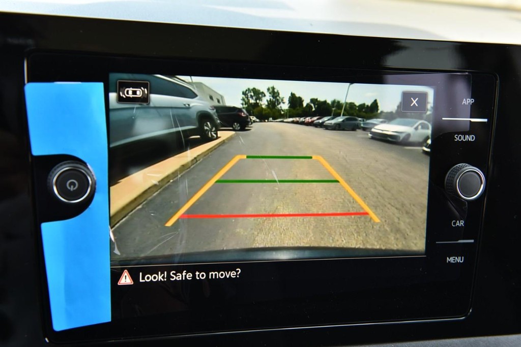 Volkswagen Taos Vehicle Full-screen Gallery Image 12