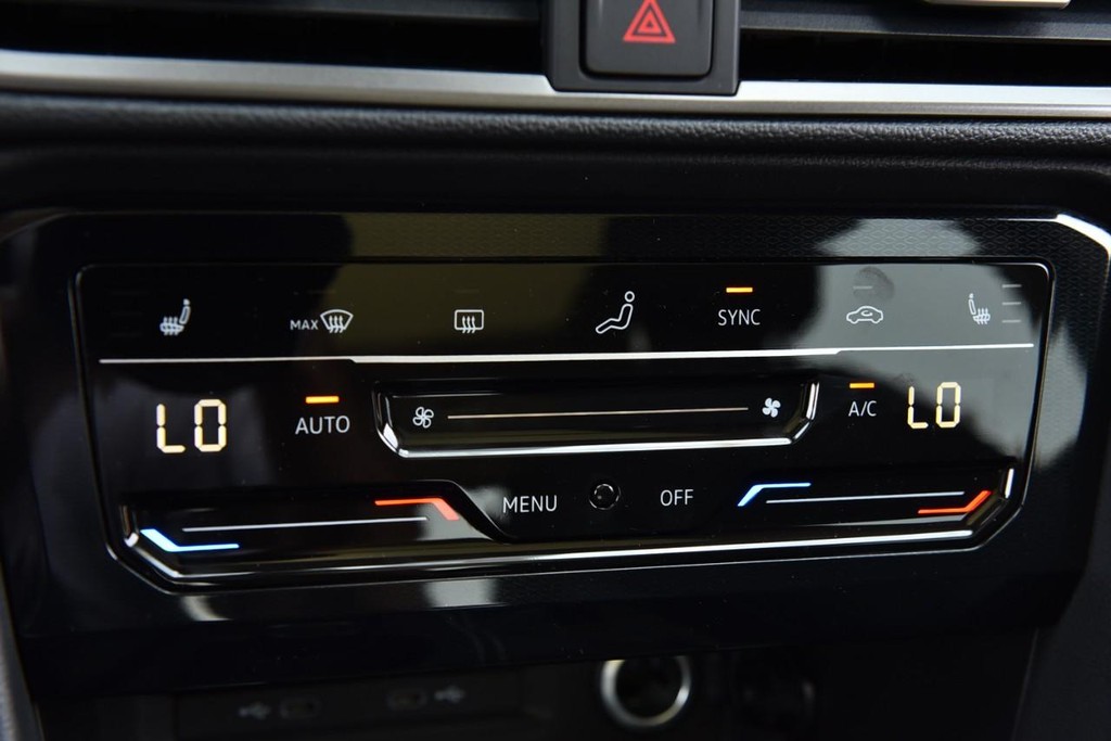 Volkswagen Taos Vehicle Full-screen Gallery Image 14