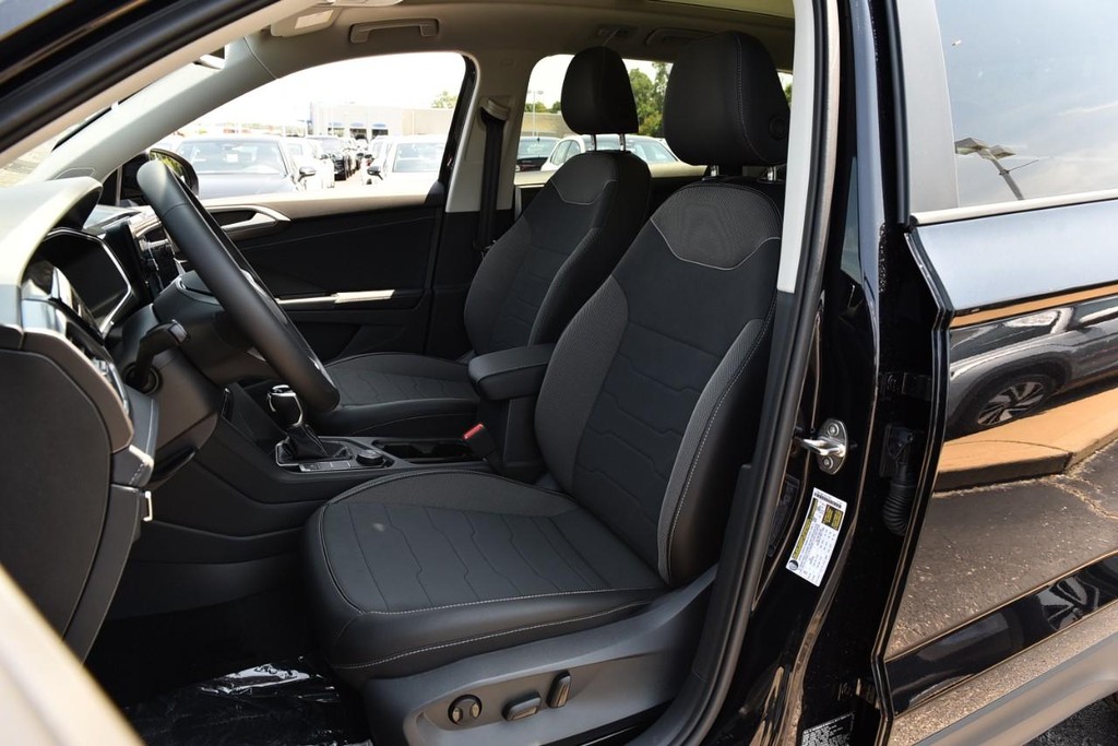 Volkswagen Taos Vehicle Full-screen Gallery Image 19