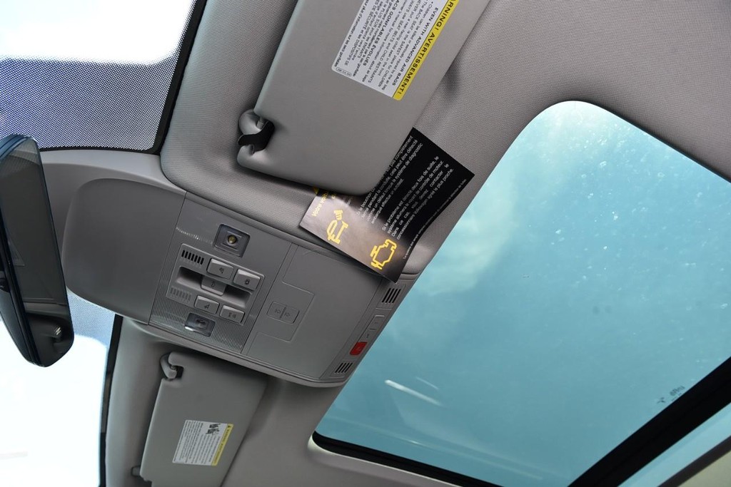 Volkswagen Taos Vehicle Full-screen Gallery Image 21