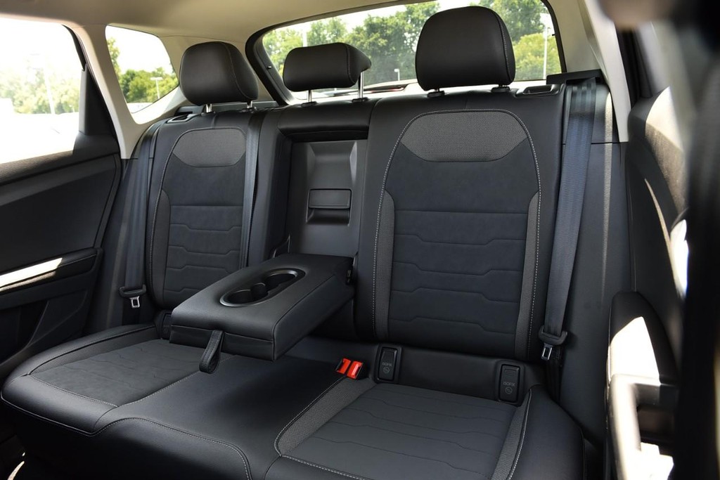 Volkswagen Taos Vehicle Full-screen Gallery Image 22