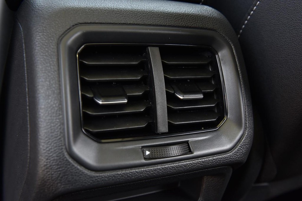 Volkswagen Taos Vehicle Full-screen Gallery Image 23