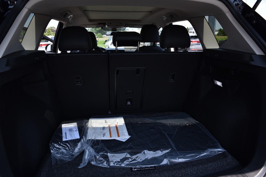 Volkswagen Taos Vehicle Full-screen Gallery Image 25