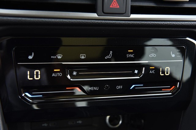 Volkswagen Taos Vehicle Image 14
