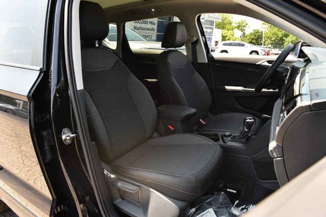 Volkswagen Taos Vehicle Image 20