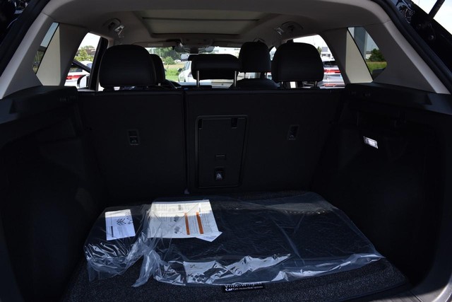 Volkswagen Taos Vehicle Image 25