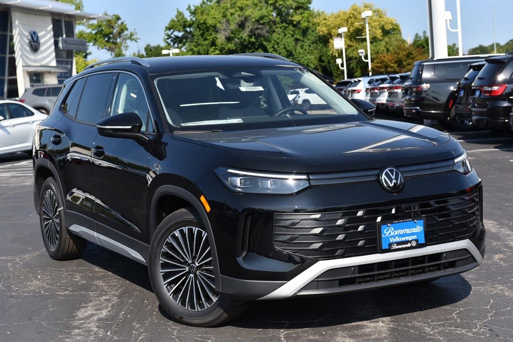 Volkswagen Tiguan Vehicle Full-screen Gallery Image 2
