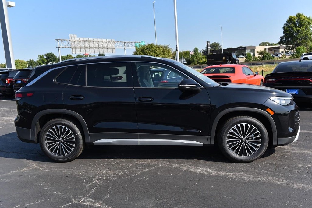 Volkswagen Tiguan Vehicle Full-screen Gallery Image 5