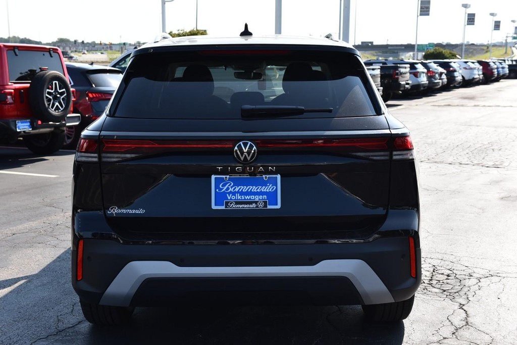 Volkswagen Tiguan Vehicle Full-screen Gallery Image 6